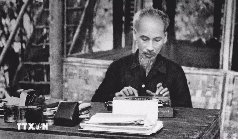 Chủ tịch Hồ Chí Minh - người thầy vĩ đại của nền Báo chí Cách mạng Việt Nam. (Ảnh: Tư liệu TTXVN)