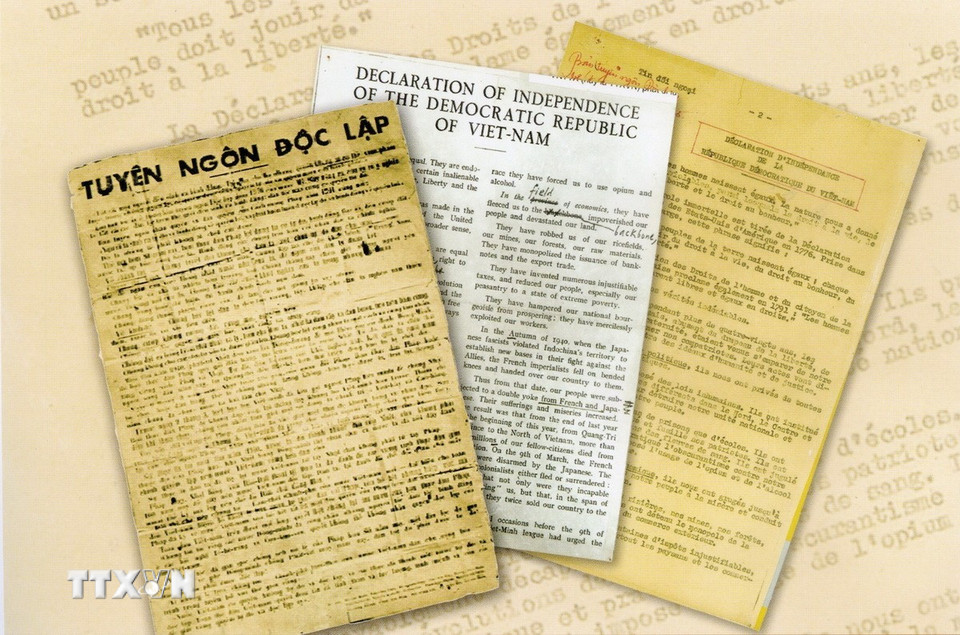 Bản Tuyên ngôn Độc lập bằng 3 thứ tiếng Việt, Anh và Pháp tuyên bố sự ra đời của nước Việt Nam Dân chủ Cộng hòa do Đài Tiếng nói Việt Nam phát sóng ngày 7/9/1945 trên toàn quốc và Việt Nam Thông tấn xã phát đi toàn thế giới ngày 15/9/1945. (Ảnh: TTXVN phát)