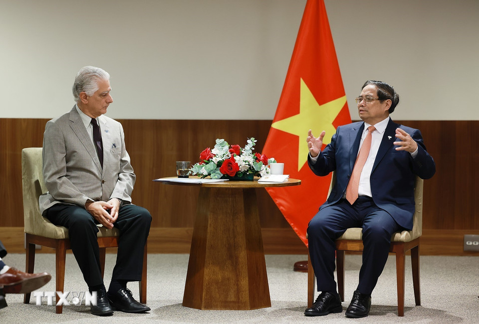 Thủ tướng Phạm Minh Chính tiếp ông Luiz Césio Caetano, Chủ tịch Liên đoàn Công nghiệp bang Rio de Janeiro (Firjan). (Ảnh: Dương Giang/TTXVN)