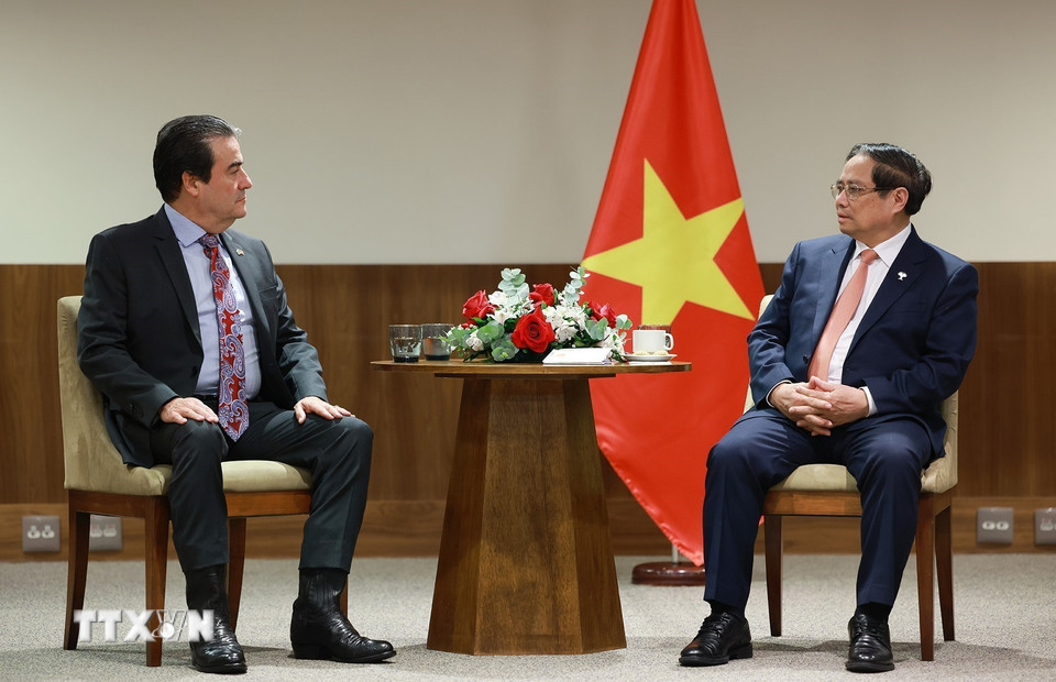 Thủ tướng Phạm Minh Chính tiếp lãnh đạo Tập đoàn MK Group. (Ảnh: Dương Giang/TTXVN)