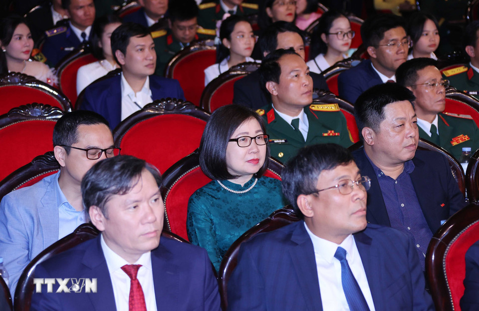 Các đại biểu dự buổi lễ. (Ảnh: Văn Điệp/TTXVN)