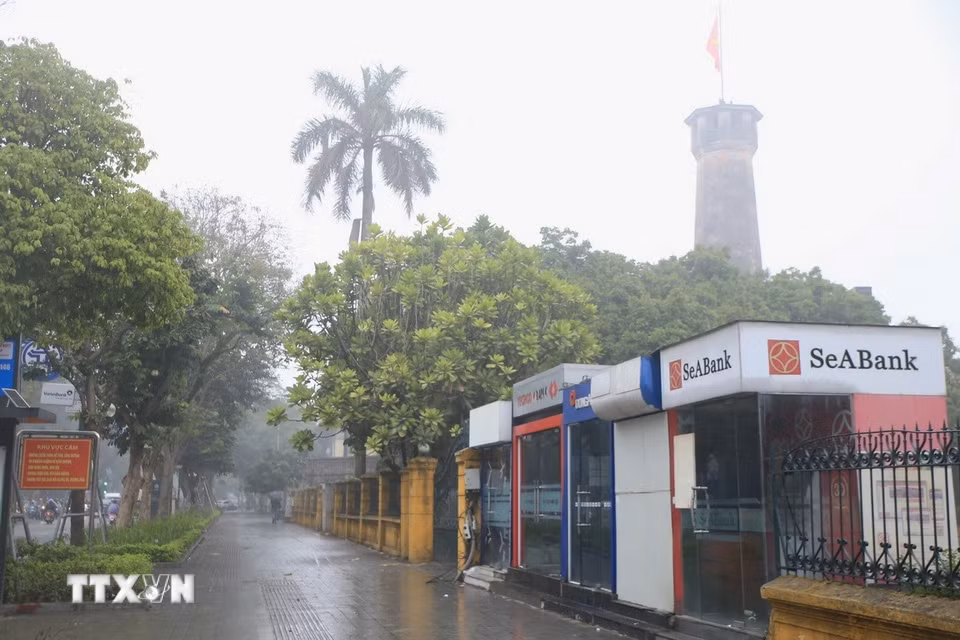 Sương mù từ sáng sớm ở khu vực đường Điện Biên Phủ, Hà Nội. (Ảnh: Nguyễn Hoa/TTXVN phát)