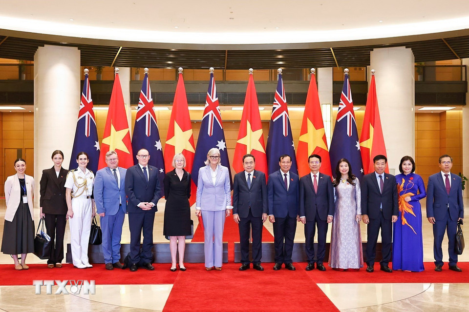 Chủ tịch Quốc hội Trần Thanh Mẫn và Toàn quyền Australia Sam Mostyn với đại biểu. (Ảnh: Doãn Tấn/TTXVN)