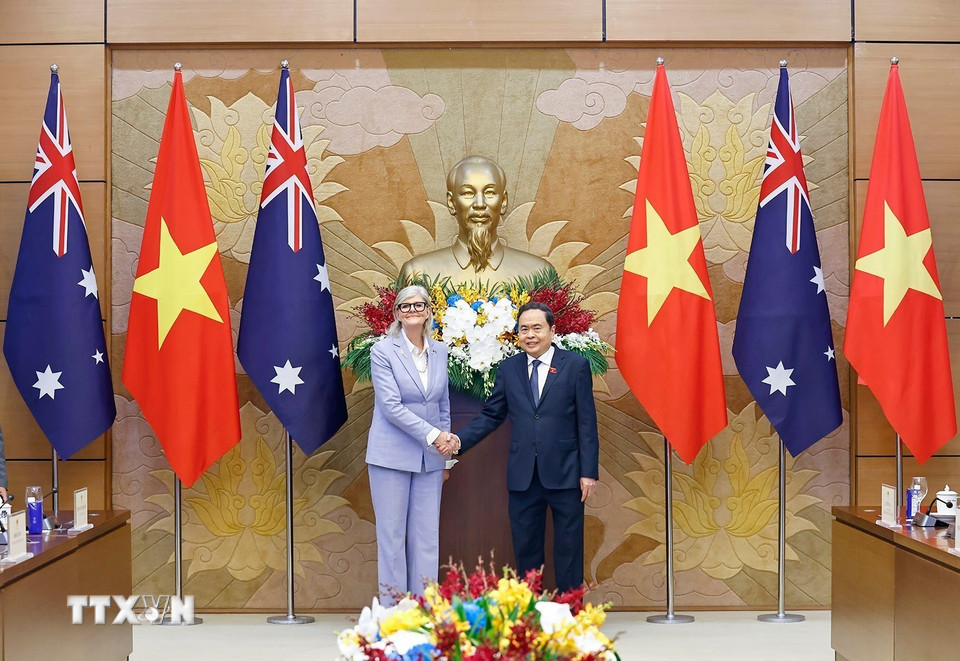 Chủ tịch Quốc hội Trần Thanh Mẫn đón Toàn quyền Australia Sam Mostyn. (Ảnh: Doãn Tấn/TTXVN)