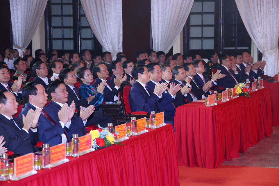 Chủ tịch nước Lương Cường và các đại biểu dự buổi lễ. (Ảnh: Văn Điệp/TTXVN)