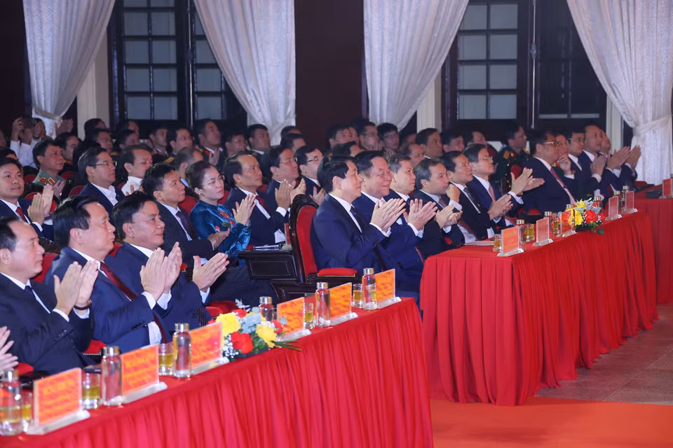 Chủ tịch nước Lương Cường và các đại biểu dự buổi lễ. (Ảnh: Văn Điệp/TTXVN)