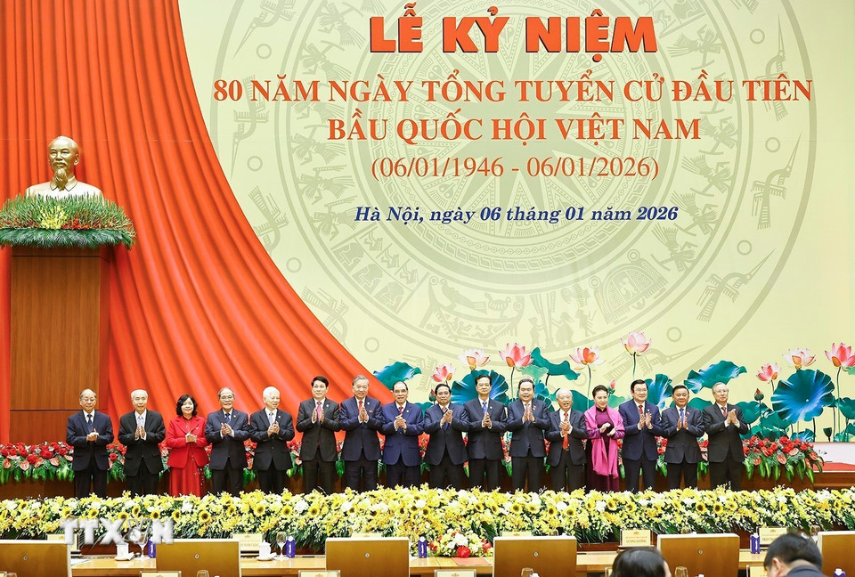 Tổng Bí thư Tô Lâm cùng các đồng chí lãnh đạo, nguyên lãnh đạo Đảng, Nhà nước dự Lễ kỷ niệm. (Ảnh: Doãn Tấn/TTXVN)