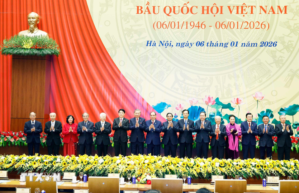 Tổng Bí thư Tô Lâm cùng các đồng chí lãnh đạo, nguyên lãnh đạo Đảng, Nhà nước dự Lễ kỷ niệm. (Ảnh: Doãn Tấn/TTXVN)