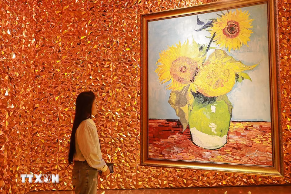 165 tác phẩm bản quyền của danh họa Vincent Van Gogh từ Pháp được tái hiện bằng công nghệ trình chiếu và nghệ thuật số lần đầu tiên tại Hà Nội. (Ảnh: Khánh Hòa/TTXVN)