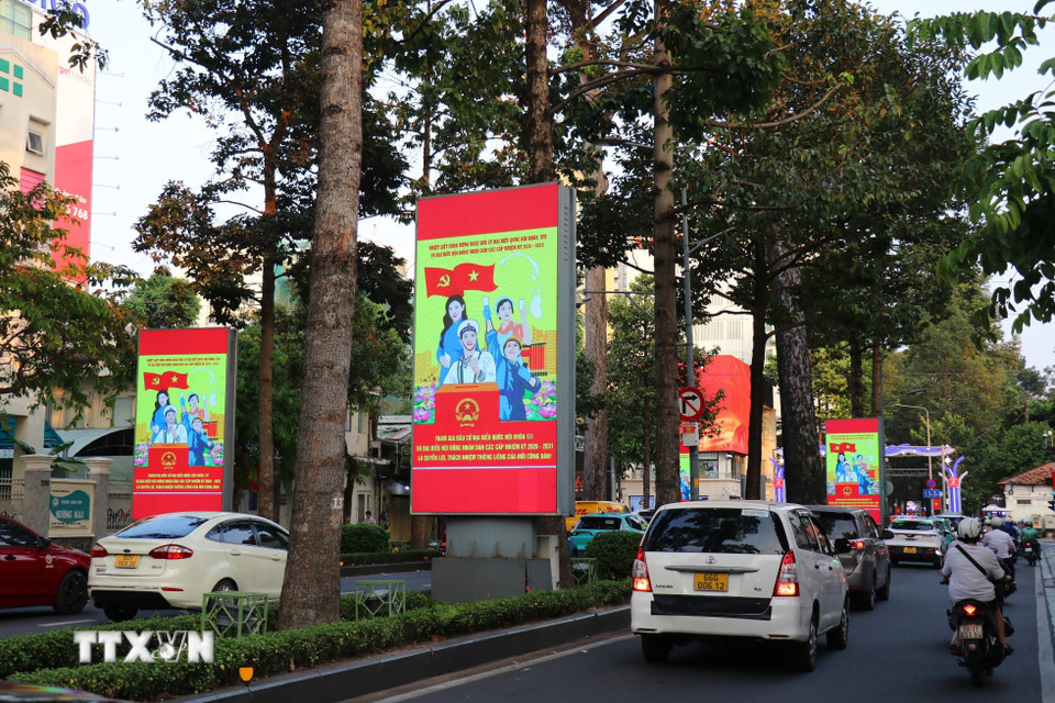 Đường Nam Kỳ Khởi Nghĩa, Thành phố Hồ Chí Minh rợp cờ hoa, sẵn sàng cho Ngày hội toàn dân. (Ảnh: Thanh Vũ/TTXVN)