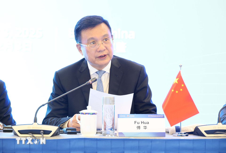 Ông Phó Hoa, Xã trưởng Tân Hoa xã phát biểu khai mạc Hội nghị. (Ảnh: Công Tuyên/TTXVN)