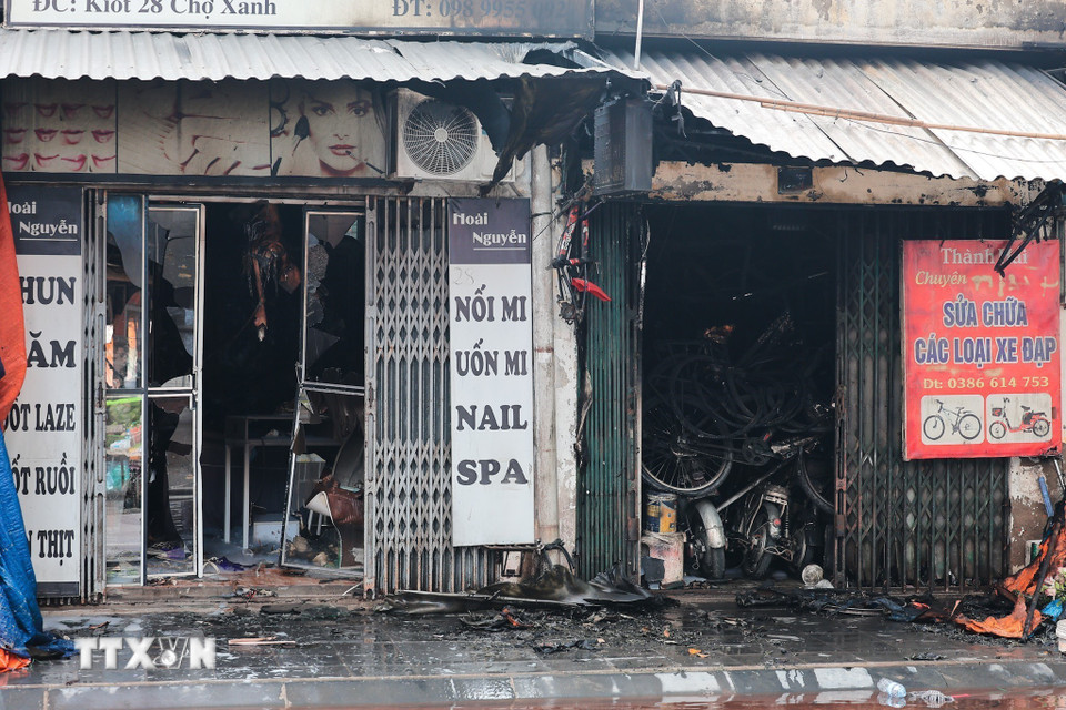 Hiện trường tan hoang sau vụ cháy chợ Xanh Định Công, phường Phương Liệt, Hà Nội. (Ảnh: Lê Đông/TTXVN)