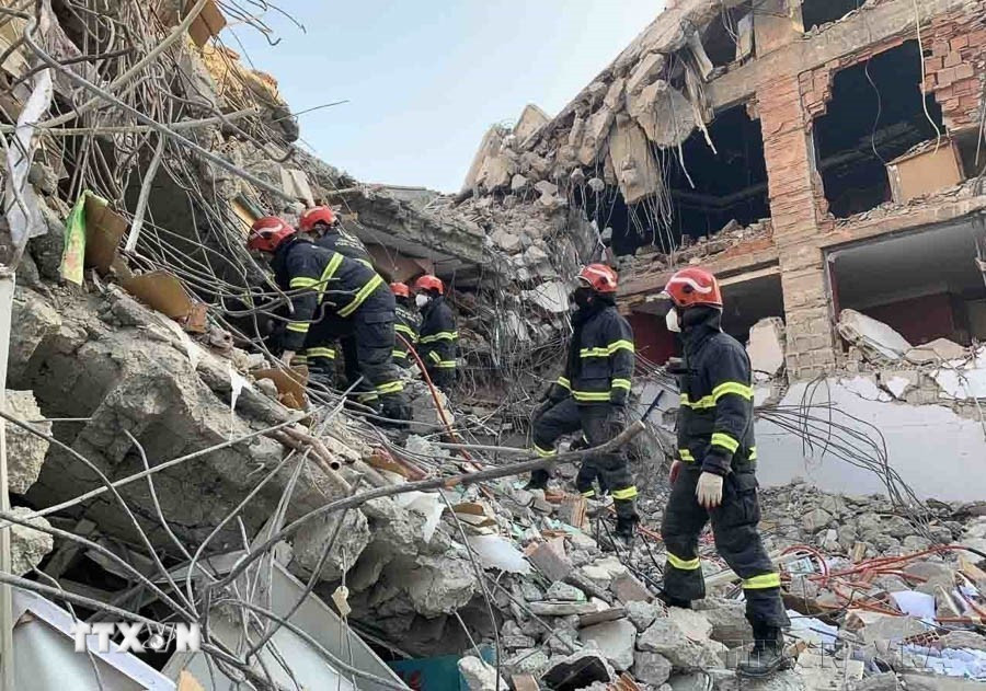 Lực lượng cứu hộ, cứu nạn Bộ Công an Việt Nam triển khai công tác cứu hộ tại thành phố Adiyaman, Thổ Nhĩ Kỳ (11/2/2023). (Ảnh: TTXVN phát)
