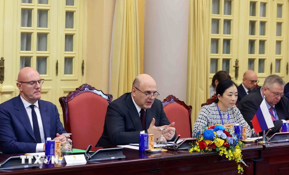 Thủ tướng Liên bang Nga Mikhail Mishustin phát biểu. (Ảnh: Phạm Kiên/TTXVN)