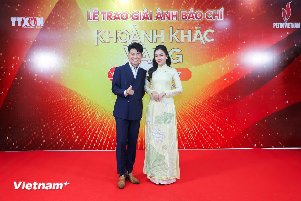 Cả hai đã mang đến các ca khúc như "Bài ca thống nhất," "Một đời người một rừng cây" và "Chạm vào vinh quang." (Ảnh: Vietnam+)