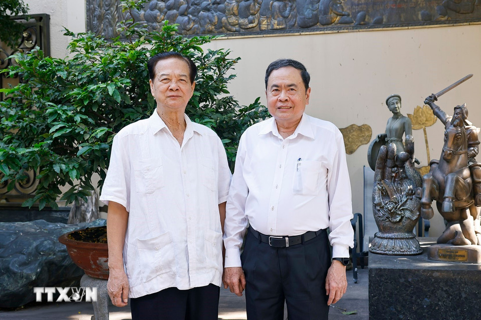 Chủ tịch Quốc hội Trần Thanh Mẫn tới thăm, chúc Tết nguyên Thủ tướng Chính phủ Nguyễn Tấn Dũng. (Ảnh: Doãn Tấn/TTXVN)