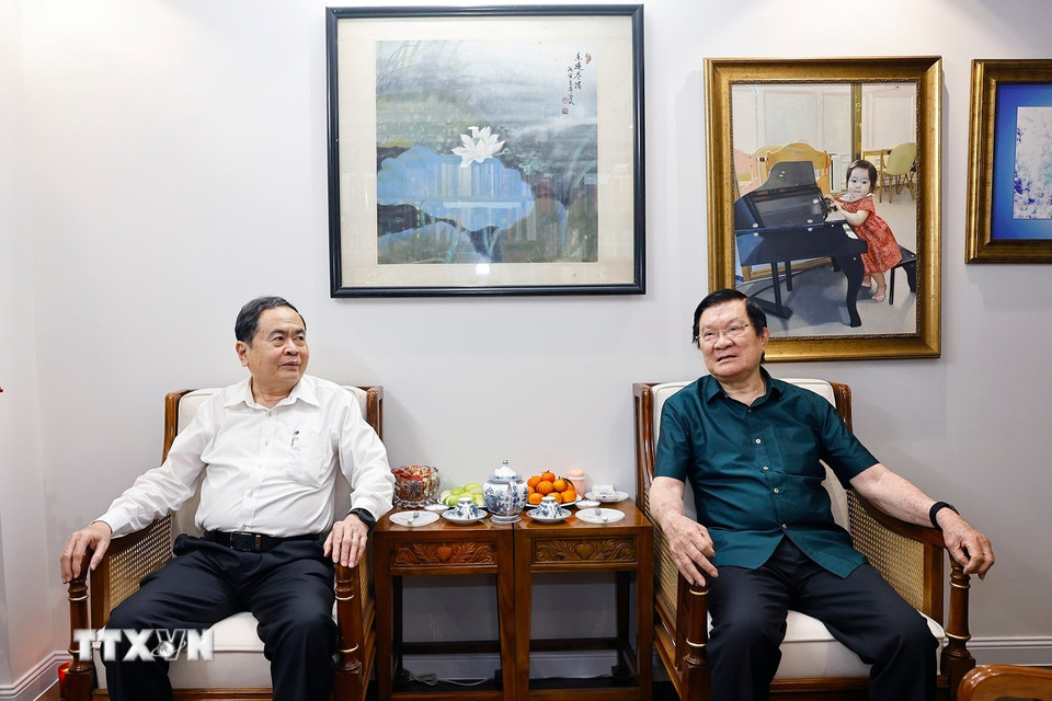Chủ tịch Quốc hội Trần Thanh Mẫn tới thăm, chúc Tết nguyên Chủ tịch nước Trương Tấn Sang. (Ảnh: Doãn Tấn/TTXVN)