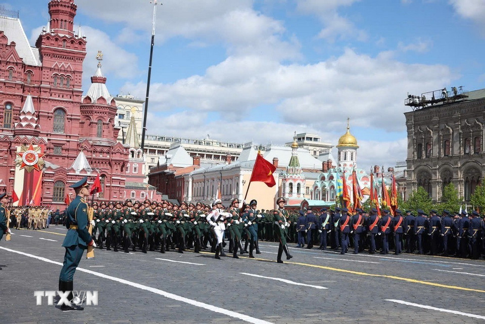 Đoàn Quân đội nhân dân Việt Nam tham gia lễ duyệt binh trên Quảng trường Đỏ. (Ảnh: Thống Nhất/TTXVN)