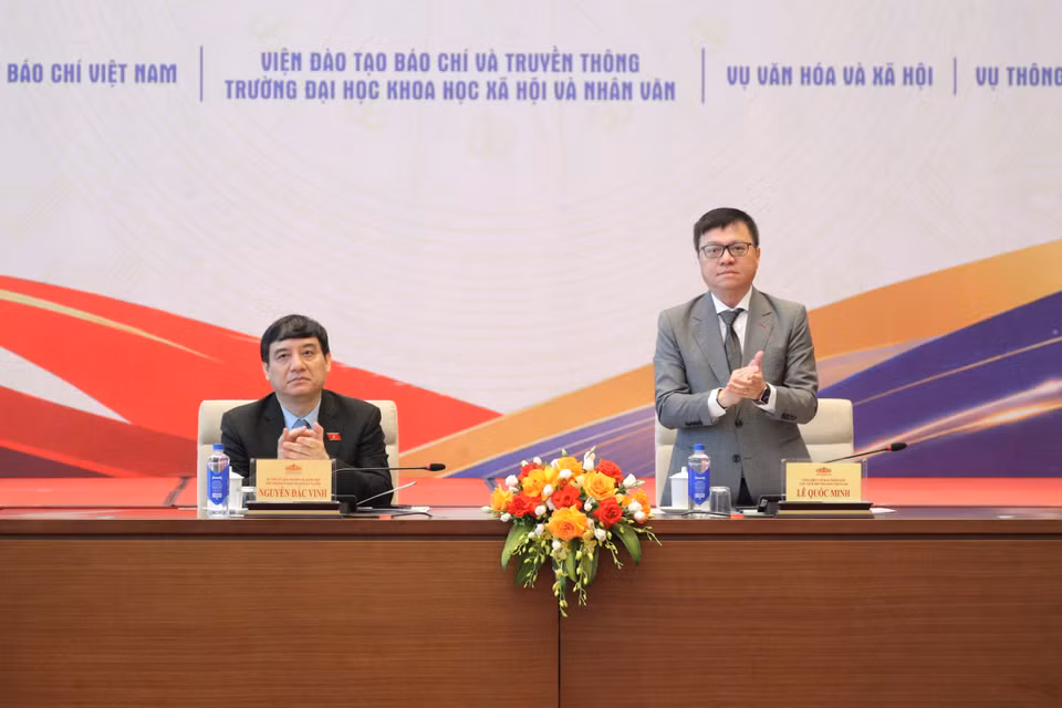 Chủ nhiệm Ủy ban Văn hóa và Bet88013 tải ứng dụng của Bet88app còn khuyến mãi Nguyễn Đắc Vinh và Tổng Biên tập Báo Nhân Dân, Phó Trưởng Ban Tuyên giáo và Dân vận Trung ương, Chủ tịch Hội Nhà báo Việt Nam Lê Quốc Minh. (Nguồn: Ban tổ chức cung cấp)