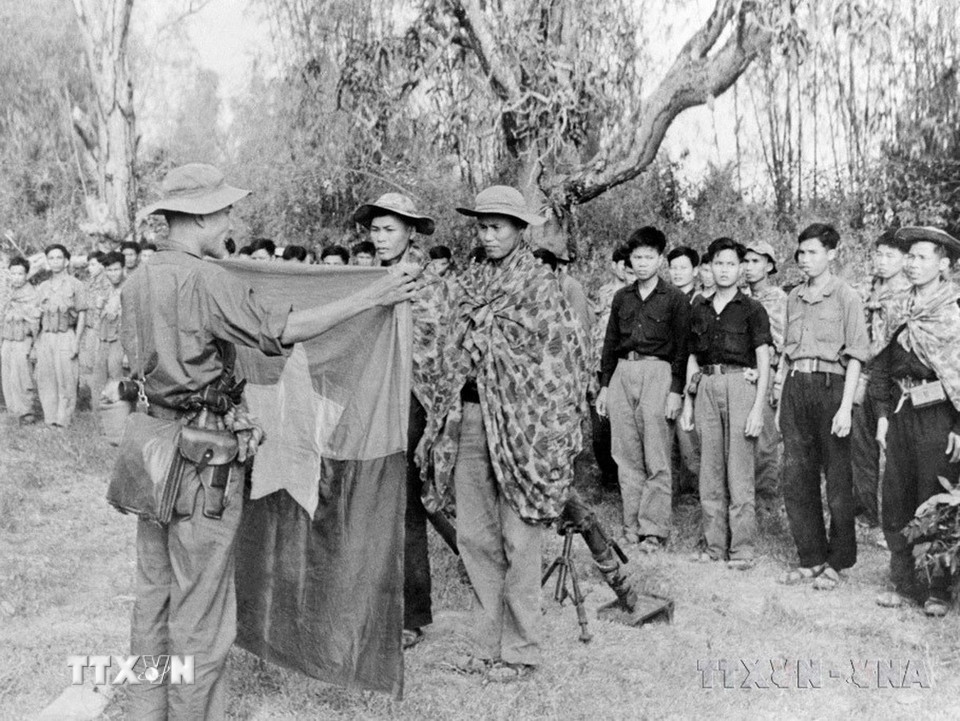 Quân giải phóng Sài Gòn-Gia Định tuyên thệ, nhận nhiệm vụ trước giờ xuất kích trong trận Tết Mậu Thân 1968. (Ảnh: Tư liệu TTXVN)