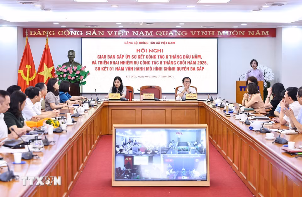 Đồng chí Vũ Việt Trang, Ủy viên Ban Thường vụ Đảng ủy các cơ quan Đảng Trung ương, Bí thư Đảng ủy, Tổng Giám đốc TTXVN, Phó Trưởng Ban Tuyên giáo và Dân vận Trung ương phát biểu. (Ảnh: Minh Đức/TTXVN)