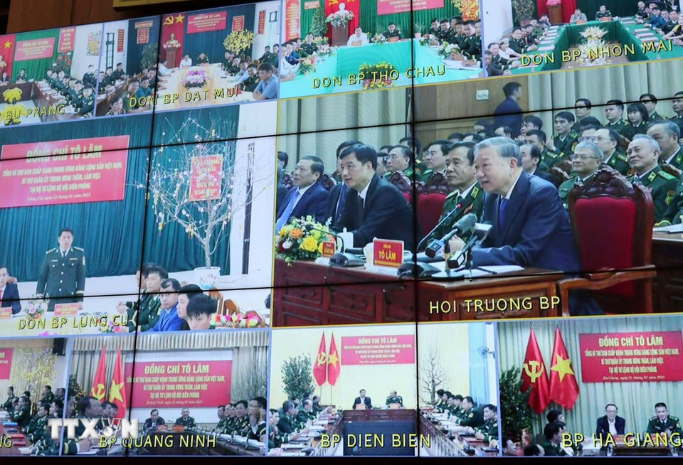 Tổng Bí thư Tô Lâm thăm hỏi, chúc Tết cán bộ, chiến sỹ các đồn biên phòng vùng sâu, vùng xa, vùng biên giới qua cầu truyền hình. (Ảnh: Trọng Đức/TTXVN)