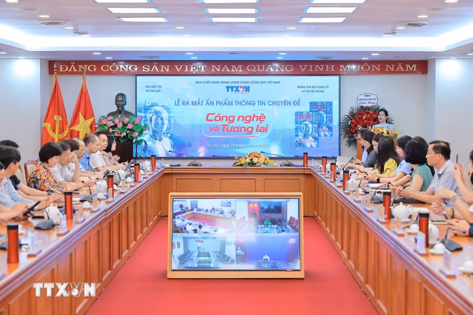 Lễ ra mắt ấn phẩm thông tin chuyên đề "Công nghệ và Tương lai" của TTXVN. (Ảnh: Lê Đông/TTXVN)