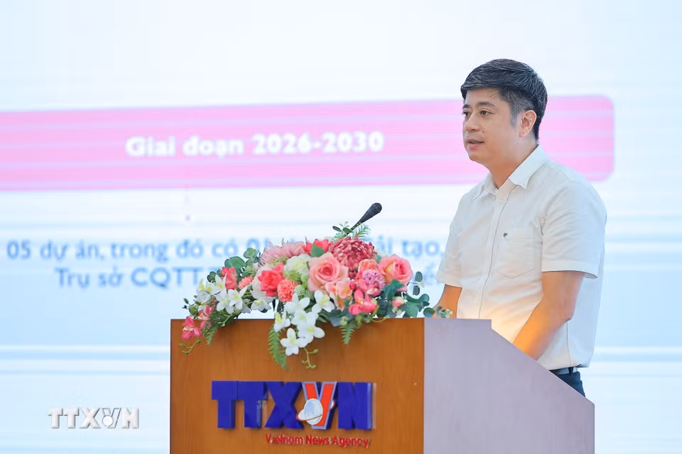 Đồng chí Nguyễn Tiến Dũng, Trưởng Ban Kế hoạch-Tài chính trình bày tham luận. (Ảnh: Lê Đông/TTXVN)