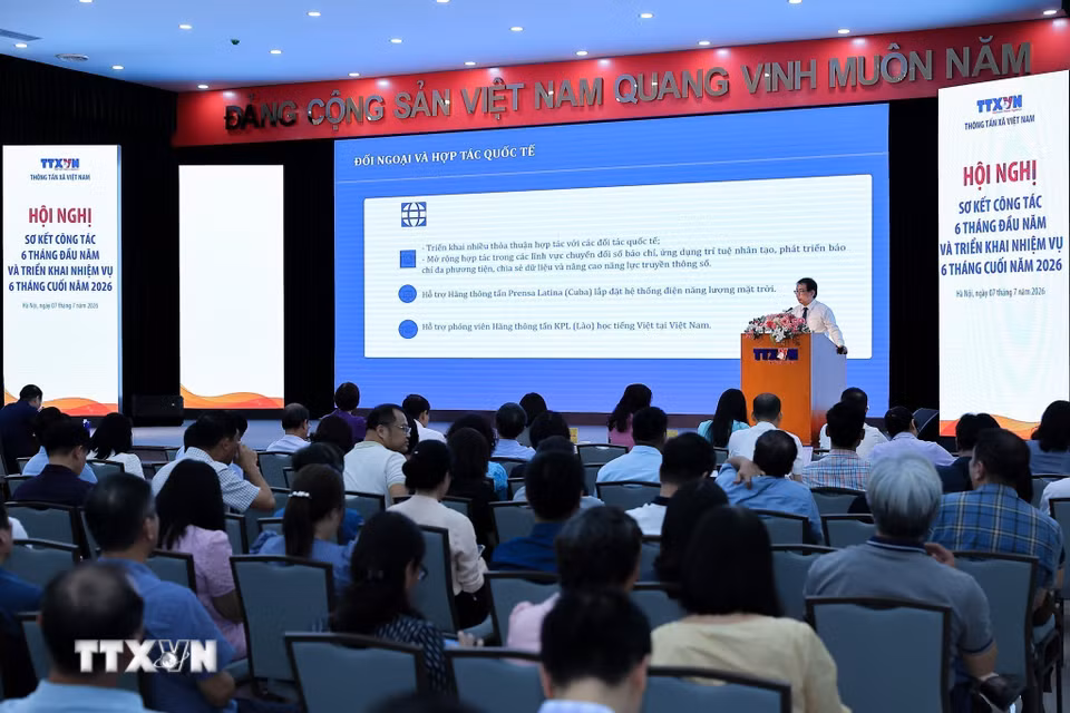 Hội nghị sơ kết công tác 6 tháng đầu năm và triển khai nhiệm vụ 6 tháng cuối năm 2026 của TTXVN. (Ảnh: Lê Đông/TTXVN)