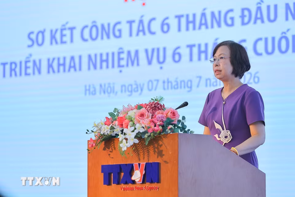 Đồng chí Vũ Việt Trang, Ủy viên Ban Thường vụ Đảng ủy các cơ quan Đảng Trung ương, Bí thư Đảng uỷ, Tổng Giám đốc TTXVN, Phó Trưởng Ban Tuyên giáo và Dân vận Trung ương phát biểu khai mạc Hội nghị. (Ảnh: Lê Đông/TTXVN)