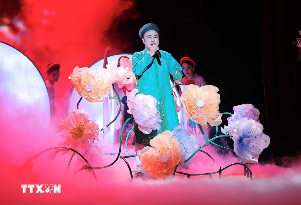 "Nghệ sỹ truyền cảm hứng" 2025 - Chu Bảo Quế biểu diễn. (Ảnh: Phạm Tuấn Anh/TTXVN)
