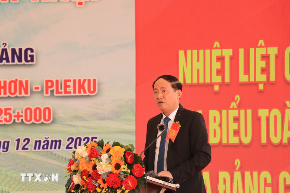 Ông Phạm Anh Tuấn, Chủ tịch Ủy ban Nhân dân tỉnh Gia Lai phát biểu tại lễ khởi công. (Ảnh: Hồng Điệp/TTXVN)