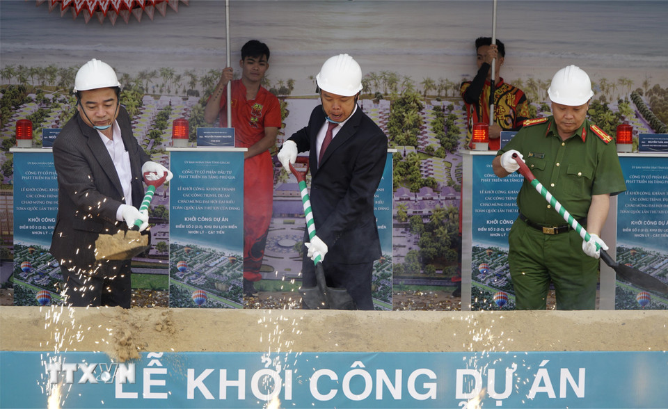 Sáng 19/12/2025, ỉnh Gia Lai tổ chức Lễ khởi công Dự án điểm số 2 (2-2) Khu du lịch biển Nhơn Lý-Cát Tiến thuộc Khu kinh tế Nhơn Hội, xã Ngô Mây. Đây là một trong những công trình, dự án quan trọng chào mừng Đại hội đại biểu toàn quốc lần thứ XIV của Đảng tại tỉnh Gia Lai. (Ảnh: Đình Quân/TTXVN)