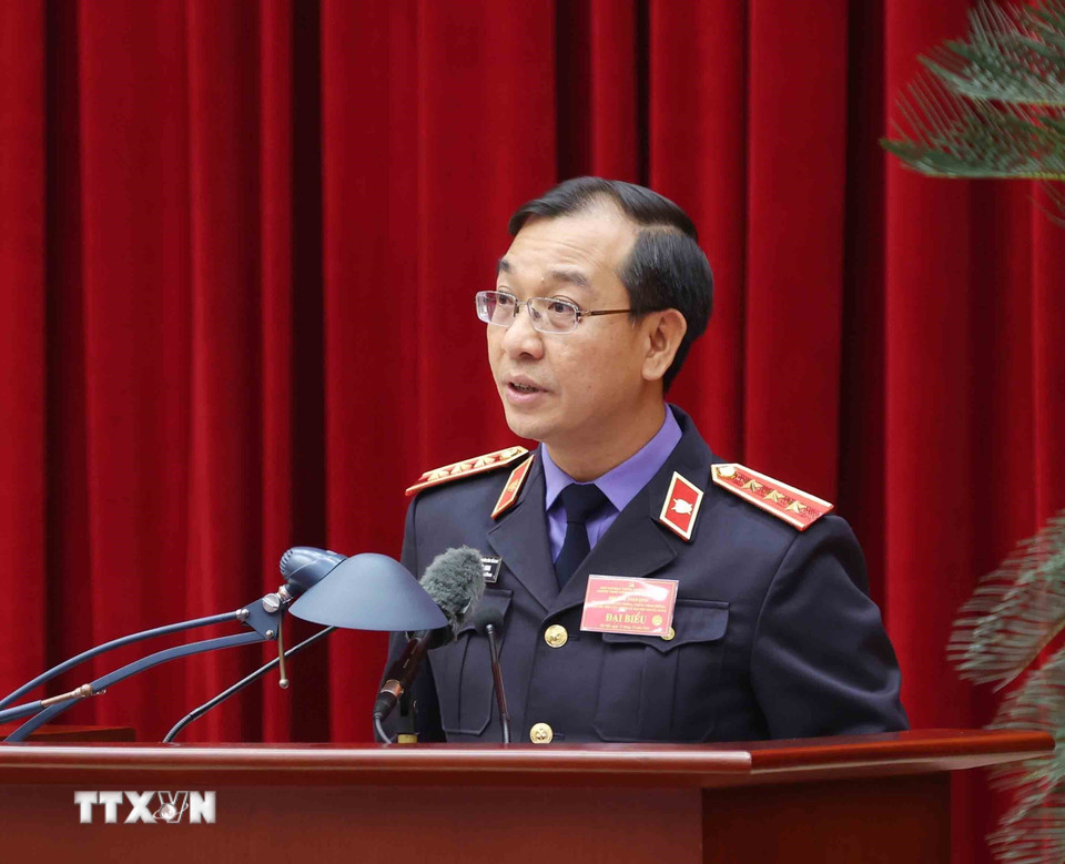 Đồng chí Hồ Đức Anh, Phó Viện trưởng Viện Kiểm sát nhân dân tối cao tham luận tại hội nghị. (Ảnh: Phương Hoa/TTXVN)