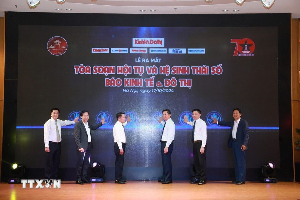 Báo chí và truyền thông Việt Nam kịp thời thích ứng với môi trường công nghệ số, liên tục cho ra mắt các ấn bản trực tuyến với đa dạng nội dung và hình thức phong phú để phục vụ nhu cầu đọc, nghe, nhìn của công chúng. Trong ảnh: Báo Kinh tế và Đô thị ra mắt tòa soạn hội tụ và hệ sinh thái số, nhằm góp phần nâng cao chất lượng nội dung, mang lại sự trải nghiệm tốt hơn cho độc giả (17/10/2024). (Ảnh: TTXVN phát)