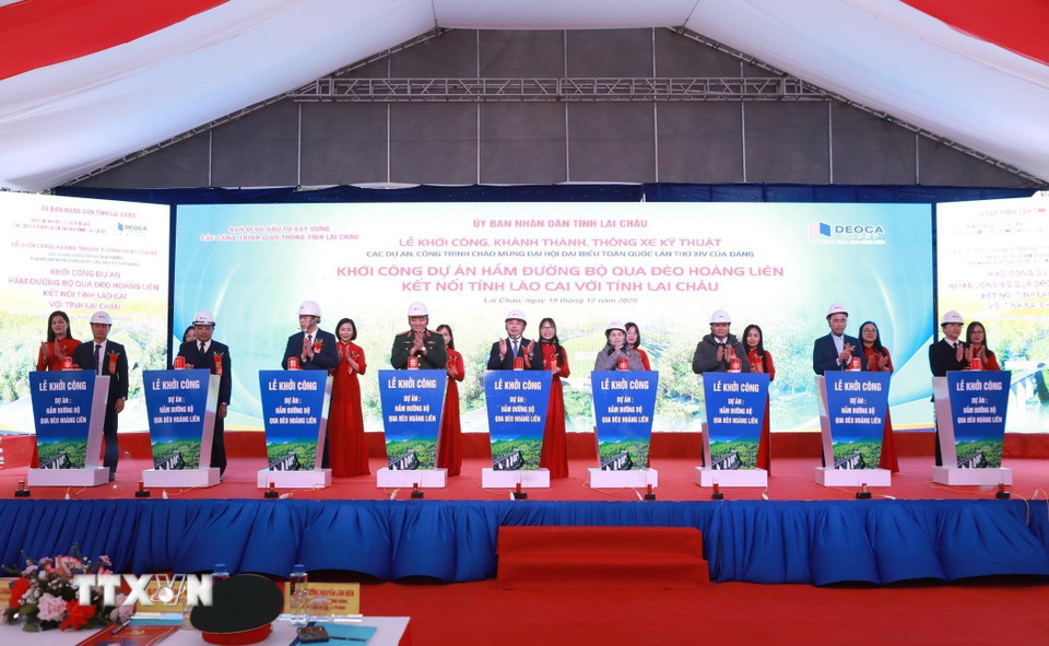 Hòa trong khí thế thi đua sôi nổi chào mừng Đại hội đại biểu toàn quốc lần thứ XIV của Đảng, sáng 19/12/2025 cùng với các địa phương khác trên cả nước, tỉnh Lai Châu tổ chức Lễ khởi công các dự án: Quần thể du lịch nghỉ dưỡng Vườn địa đàng Sơn Bình, Hầm đường bộ qua đèo Hoàng Liên, Khu Nhà ở xã hội Đoàn Kết. (Ảnh: Quý Trung/TTXVN)