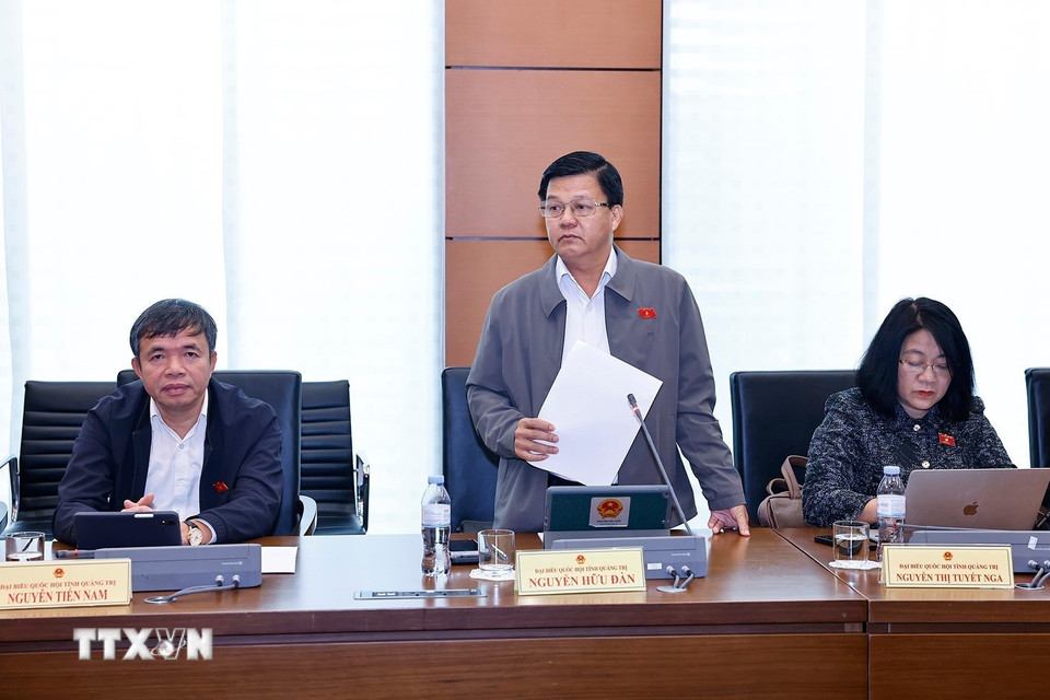 Đại biểu Quốc hội tỉnh Quảng Trị Nguyễn Hữu Đàn phát biểu. (Ảnh: Doãn Tấn/TTXVN)