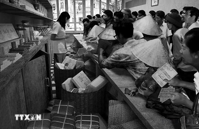 Cửa hàng mậu dich quốc doanh những năm đầu 1980. (Ảnh: Tư liệu TTXVN)