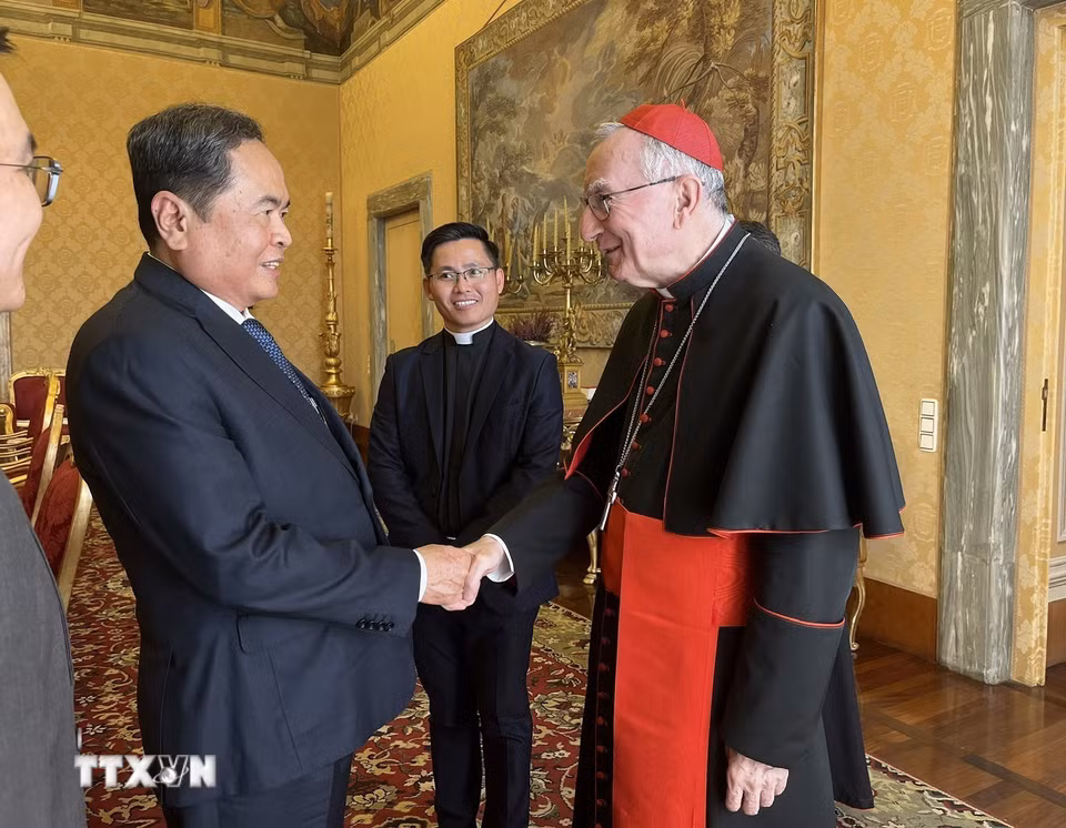 Chủ tịch Quốc hội Trần Thanh Mẫn hội kiến Thủ tướng Tòa thánh Vatican, Hồng y Pietro Parolin. Ảnh: TTXVN