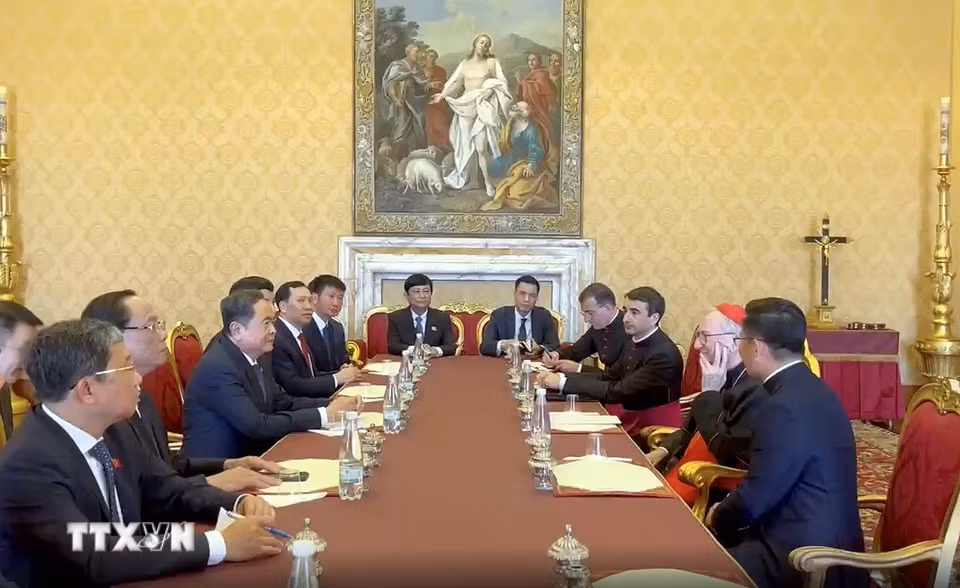 Chủ tịch Quốc hội Trần Thanh Mẫn hội kiến Thủ tướng Tòa thánh Vatican, Hồng y Pietro Parolin. (Ảnh: TTXVN)