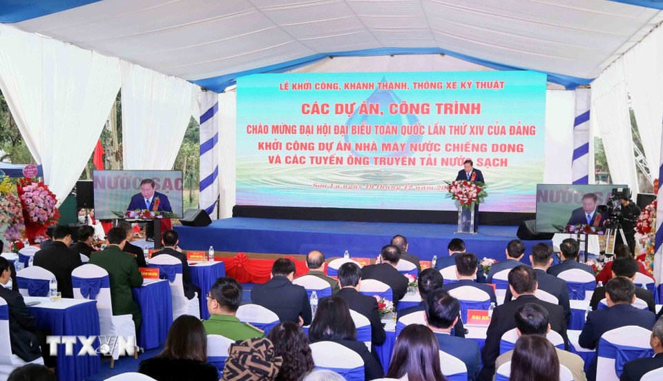 Sáng 19/12/2025, Ủy ban nhân dân tỉnh Sơn La tổ chức Lễ khởi công Dự án xây dựng Nhà máy cấp nước Chiềng Dong và các tuyến ống truyền tải nước sạch, kết nối thành phố Sơn La và huyện Mai Sơn (cũ). Đây là công trình trọng điểm chào mừng Đại hội đại biểu toàn quốc lần thứ XIV của Đảng. (Ảnh: Quang Quyết/TTXVN)