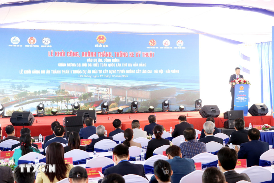 Quang cảnh lễ khởi công Tuyến đường sắt Lào Cai-Hà Nội-Hải Phòng đoạn qua địa bàn thành phố Hải Phòng có tổng chiều dài 110 km, đi qua 23 xã, phường, đặc khu; Tổng kinh phí là 16.318 tỷ đồng.. (Ảnh: Mạnh Tú/TTXVN)