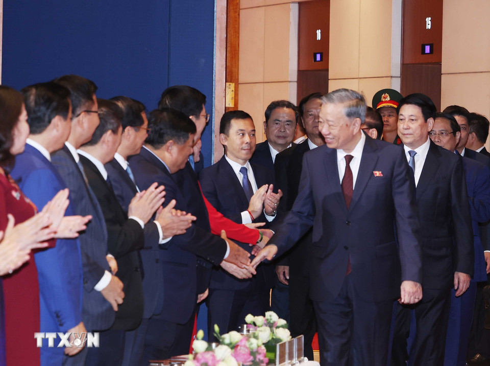 Tổng Bí thư Tô Lâm, các đồng chí lãnh đạo, nguyên lãnh đạo Đảng Nhà nước tại buổi gặp mặt các thế hệ đại biểu quốc hội. (Ảnh: Thống Nhất/TTXVN)