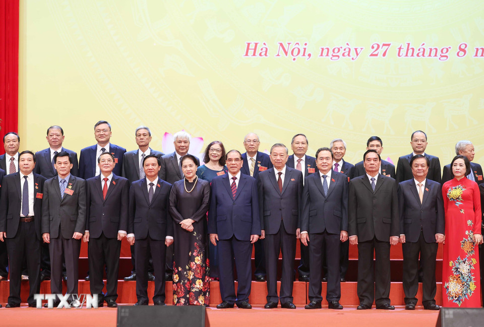 Tổng Bí thư Tô Lâm, các đồng chí lãnh đạo, nguyên lãnh đạo Đẳng, Nhà nước và các đại biểu. (Ảnh: Thống Nhất/TTXVN)