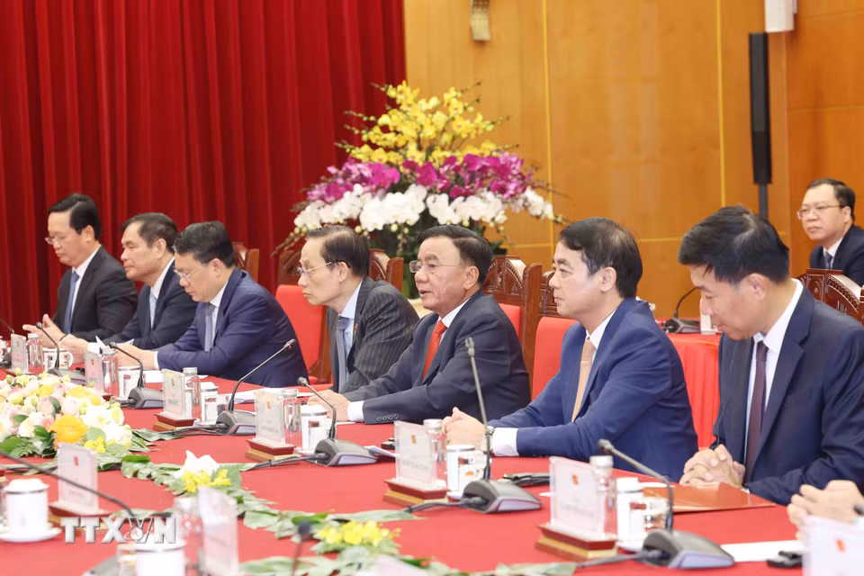 Đồng chí Trần Cẩm Tú, Ủy viên Bộ Chính trị, Thường trực Ban Bí thư phát biểu tại buổi tiếp Trưởng đoàn các chính đảng các nước ASEAN. (Ảnh: Phương Hoa/TTXVN)