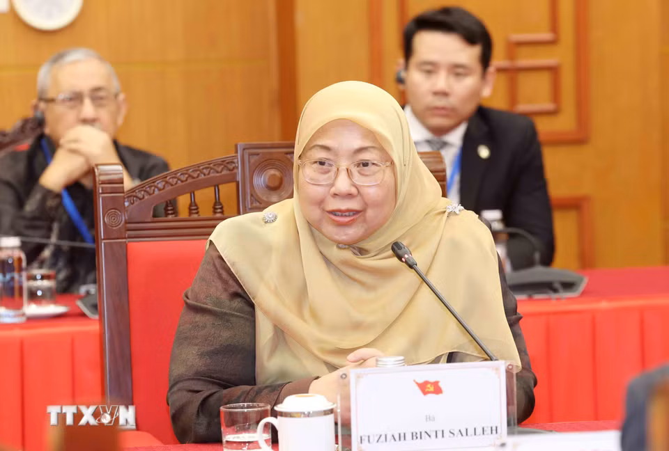 Bà Fuziah Salleh, Tổng Thư ký, Thứ trưởng Bộ Thương mại nội địa Malaysia, đại diện Đảng Công lý Nhân dân (PKR) phát biểu. (Ảnh: Phương Hoa/TTXVN)