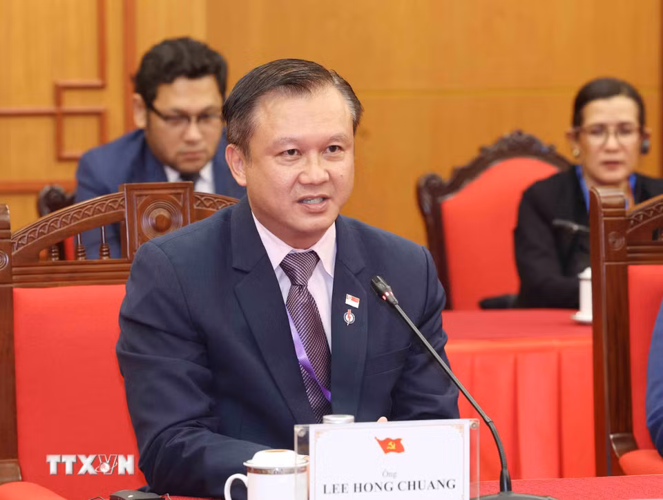 Ông Lee Hong Chuang, Đại biểu Quốc hội đại diện Đảng Hành động Nhân dân Singapore (PAP) phát biểu. (Ảnh: Phương Hoa/TTXVN)