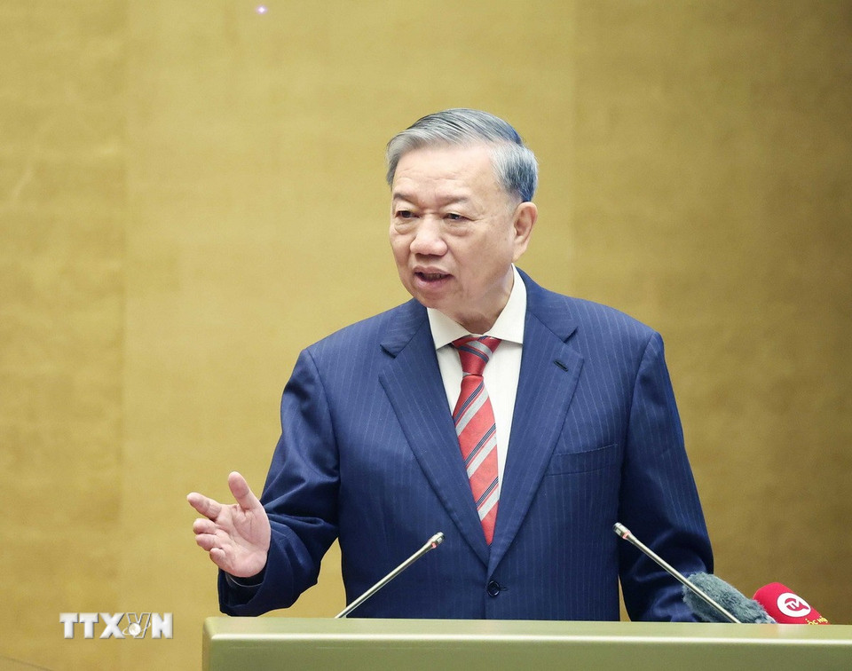 Sự kiện 3: Cuộc cách mạng về tinh gọn tổ chức bộ máy của hệ thống chính. Trong ảnh: Tổng Bí thư Tô Lâm phát biểu chỉ đạo Hội nghị toàn quốc quán triệt, triển khai tổng kết thực hiện Nghị quyết số 18-NQ/TW. (Ảnh: Thống Nhất/TTXVN)