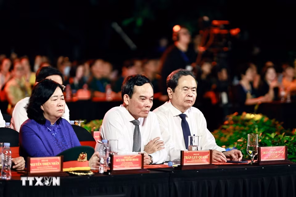 Chủ tịch Quốc hội Trần Thanh Mẫn và đại biểu dự Chương trình cầu truyền hình tại Công viên Lê Thị Riêng, Thành phố Hồ Chí Minh. (Ảnh: Doãn Tấn/TTXVN)