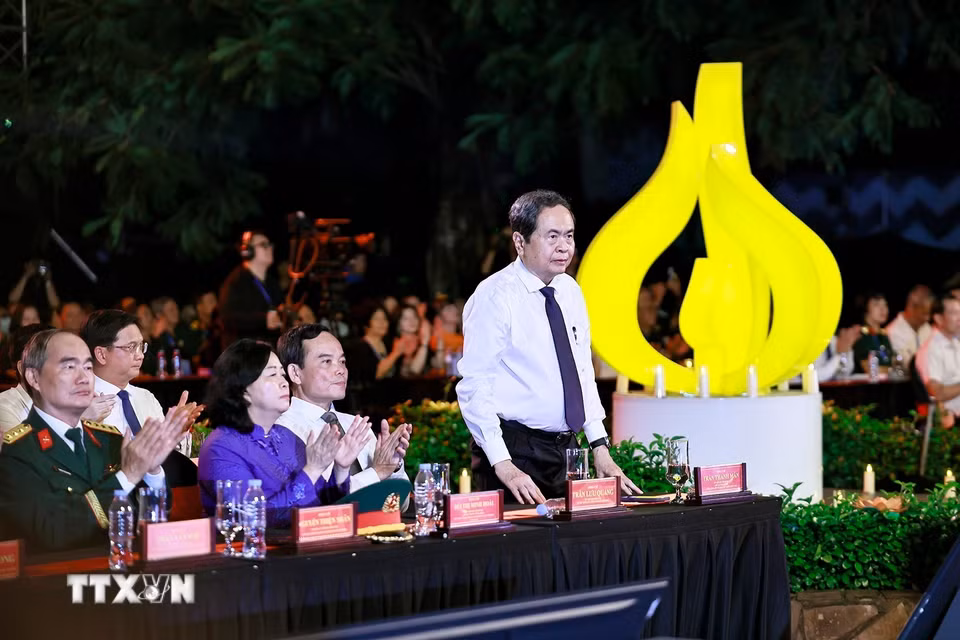 Chủ tịch Quốc hội Trần Thanh Mẫn và đại biểu dự Chương trình cầu truyền hình tại Công viên Lê Thị Riêng, Thành phố Hồ Chí Minh. (Ảnh: Doãn Tấn/TTXVN)
